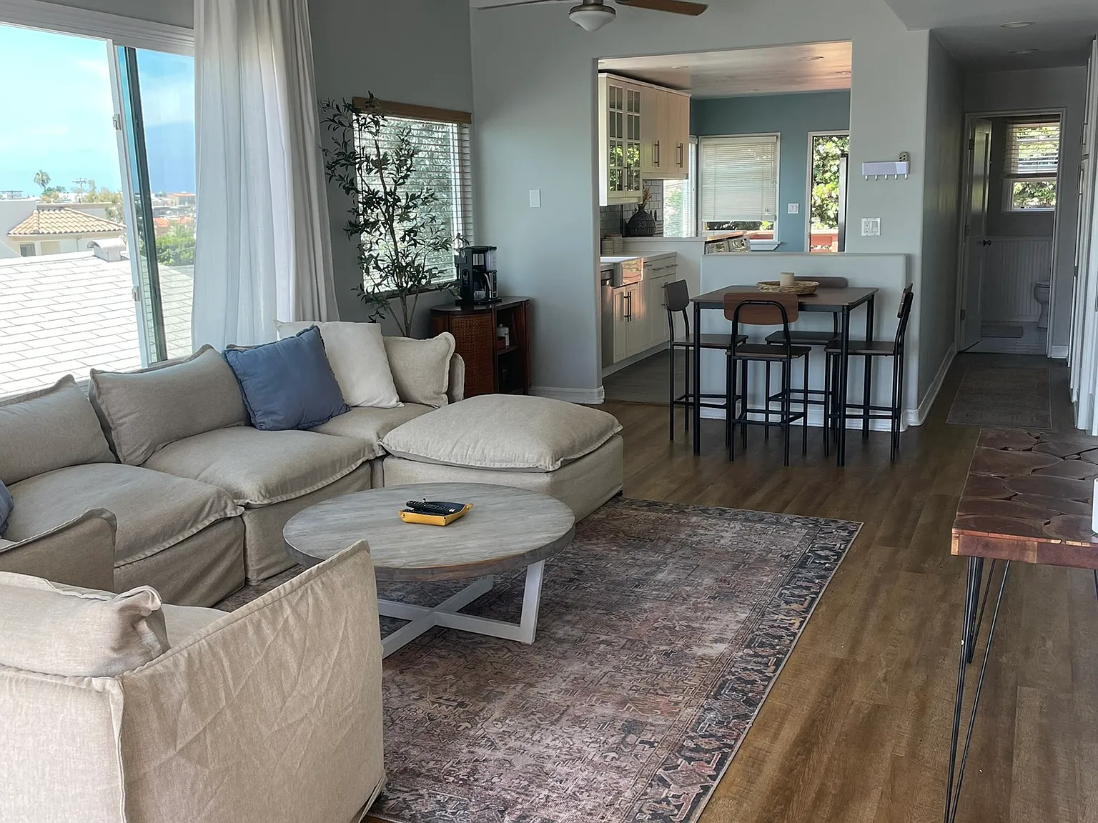 3 bed, 1250 sqft, $7,500 — Photo 2
