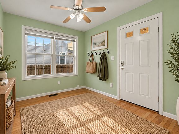 3rd image of 7 Fenwick Pl #2