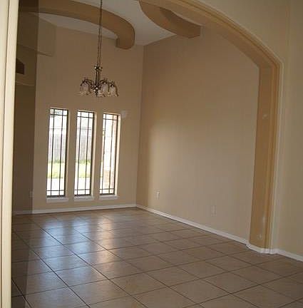 3rd image of 610 S Mina De Oro St