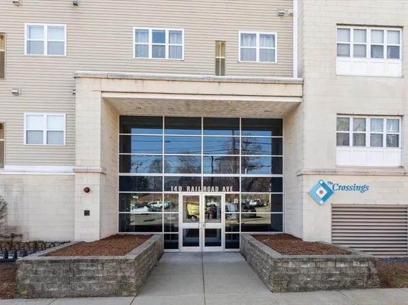 140 Railroad Ave APT B302, Norwood, MA 02062