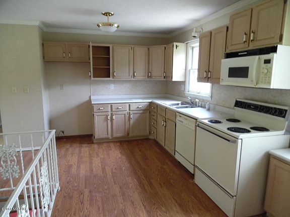 4th image of 32785 Bertrand St