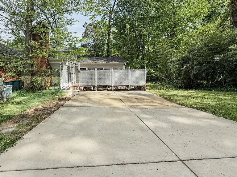 500 Ashworth Rd — Photo 55