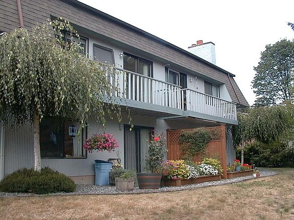 2nd image of 6105 NE 194th Pl