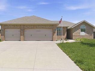5730 S Cloverdale Ln, Battlefield, MO 65619