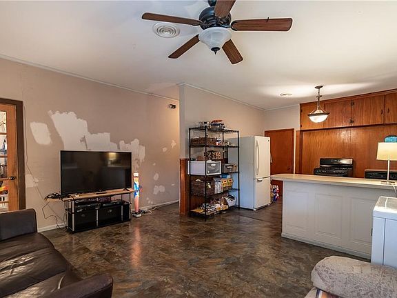 2nd image of 2405 Skyline Dr