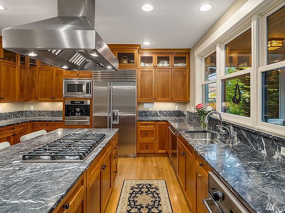 4th image of 3425 E Florence Ct