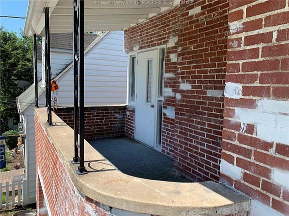 3rd image of 945 Somerset Dr