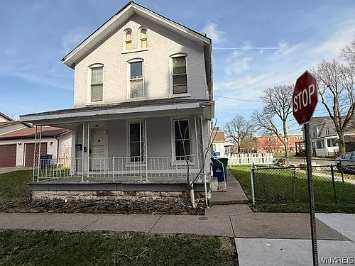 491 Emslie St Photo 1
