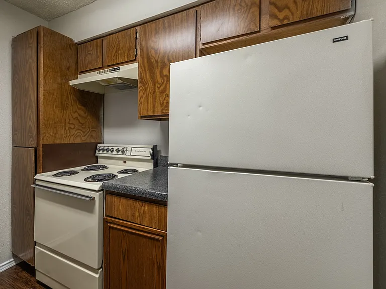 Palisades Park Apartments — Photo 25