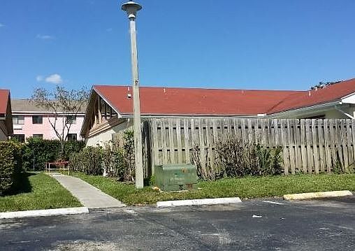 2nd image of 4377 Woodstock Dr APT A