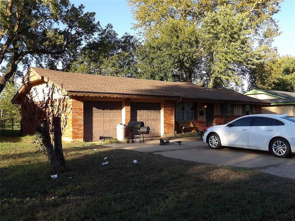 2nd image of 3202 Brooks Dr