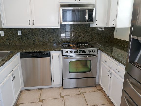 2nd image of 17 Mariners Cir