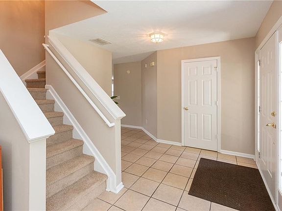 3rd image of 10822 Standish Pl