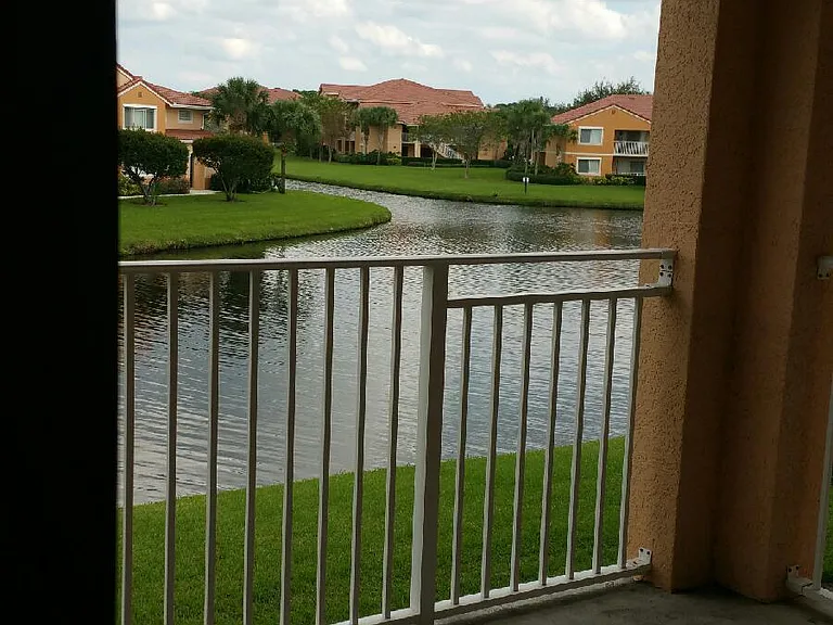 141 SW Palm Dr #202 — Photo 31