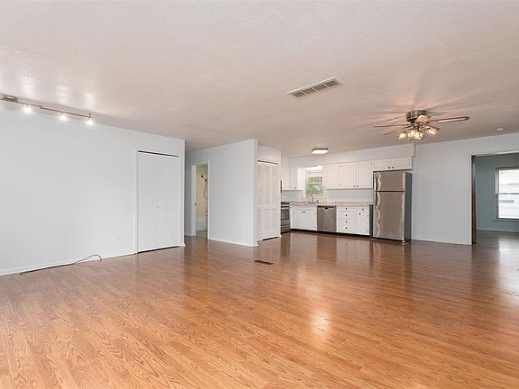5th image of 3867 Lewis Ln