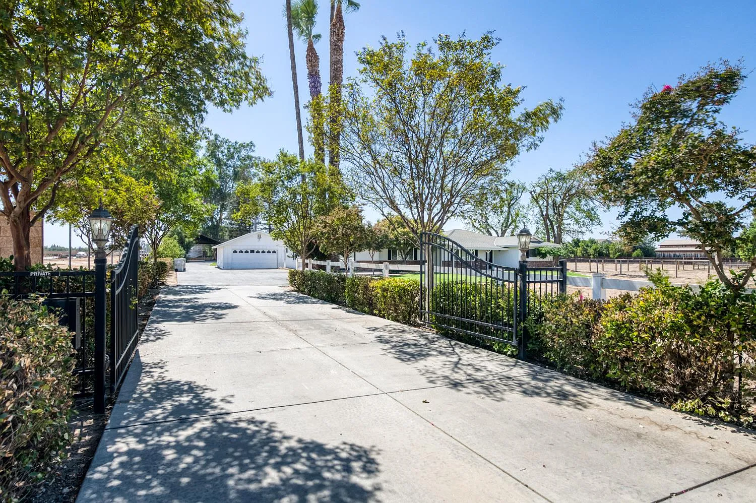 4 bed, 2400 sqft, $4,495 — Photo 1