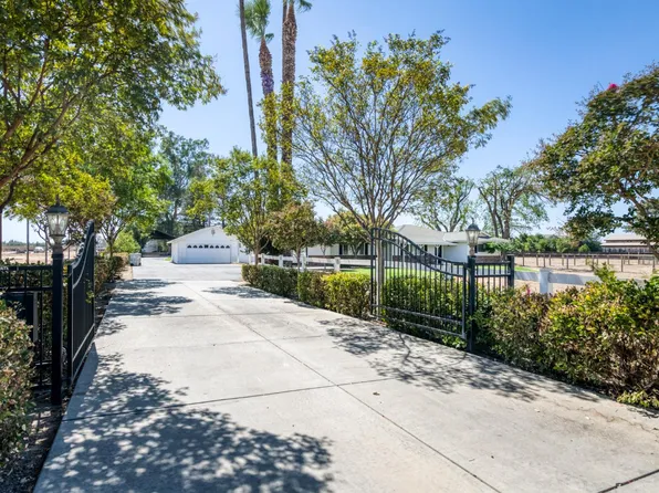 4105 E Perrin Rd, Clovis, CA 93619