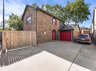 11 Regency Ln, Houston, TX 77088