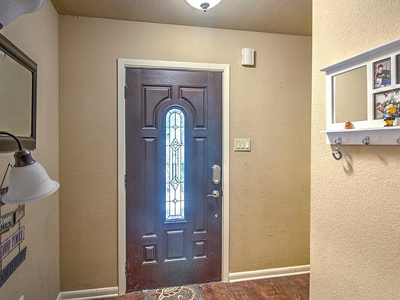 5th image of 1010 Kiowa Dr W