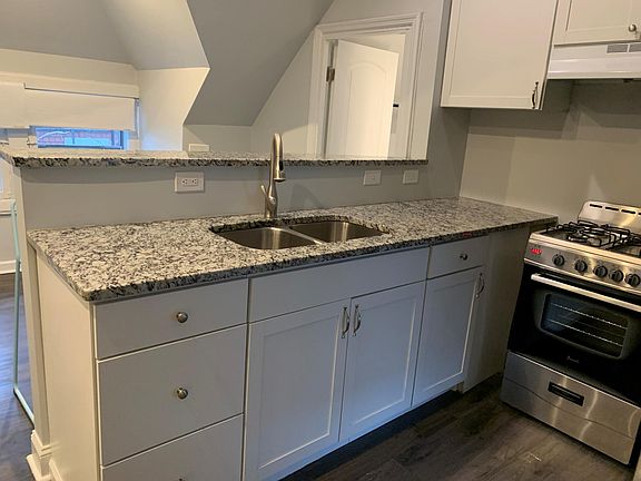 4th image of 2372 Harper Ave #3
