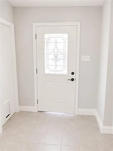 1028 Kingsway Dr W — Photo 18