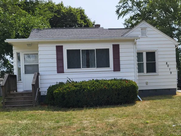 8019 Lake Wood Dr, Portage, MI 49002