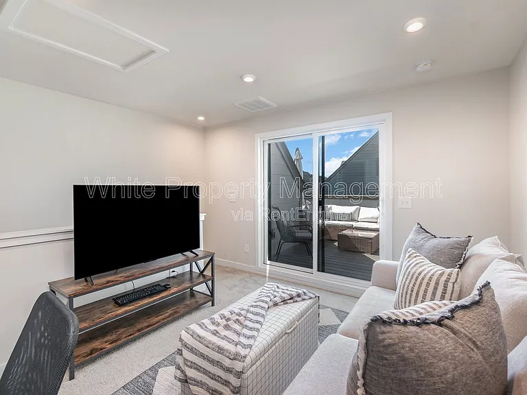 4742 Chastain Ave — Photo 12