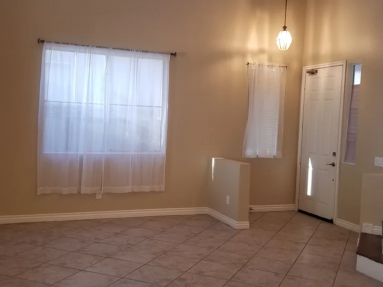 5638 Hunt Club Dr — Photo 2