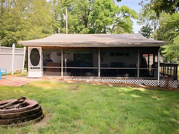 5th image of 483 Castle Dr