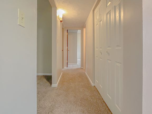 5th image of 4701 Gladstone St #4711