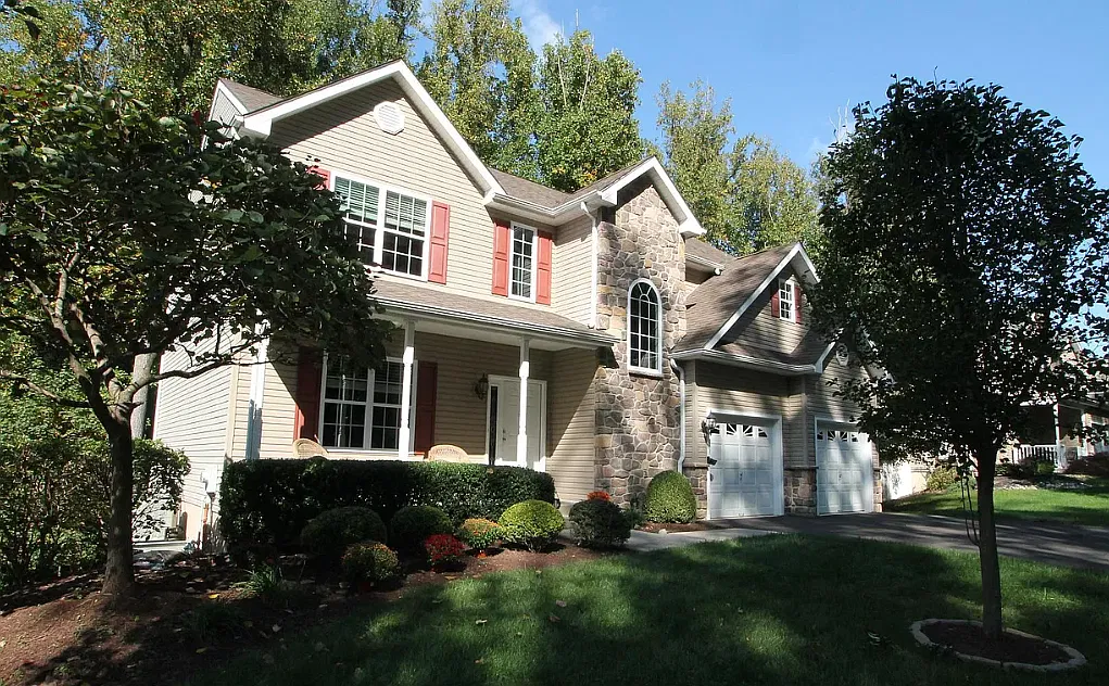 4 bed, 2.5 bath, 3266 sqft, $4,500 — Photo 2