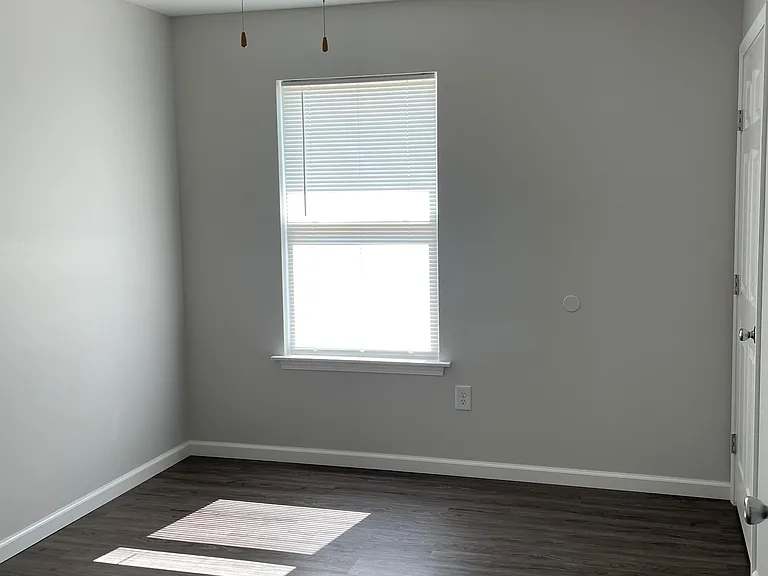 122 S Russell Ave — Photo 5