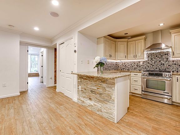 5th image of 736 Garden St #1