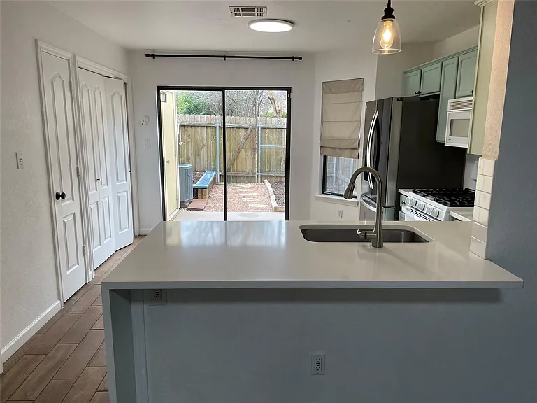 11901 Swearingen Dr #115 — Photo 5