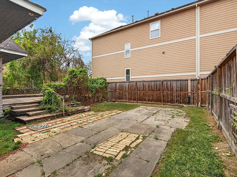1607 Holman St — Photo 24