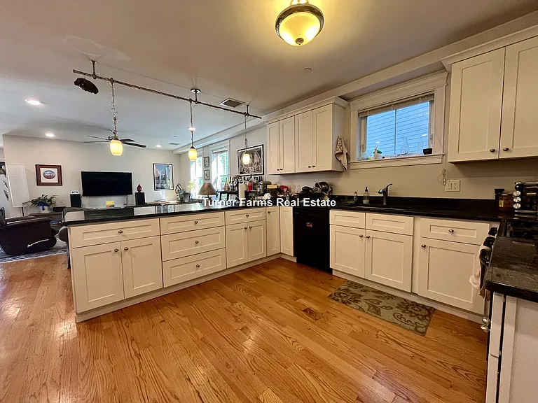 14 Fern St #A — Photo 8