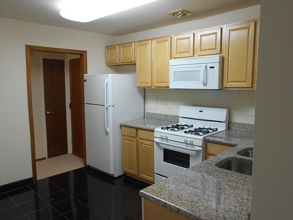 3rd image of 101 N Lincoln Ln APT 1D