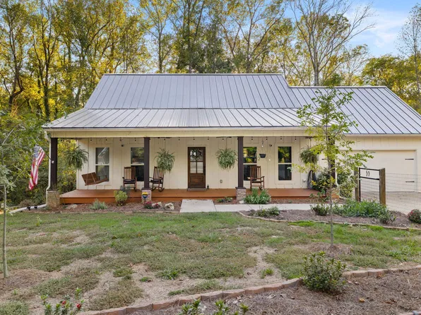 1909 Erskine Dr, Florence, AL 35630