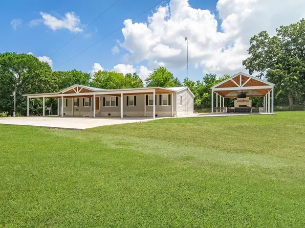 555 Wilder Crest Ln, Brenham, TX 77833