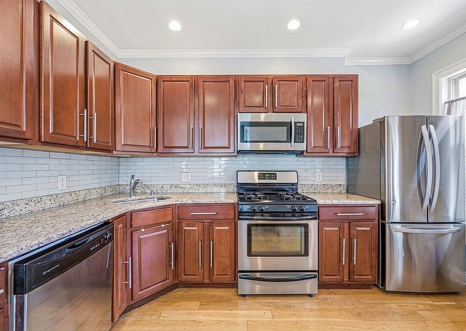 1st image of 693 E 7th St #1