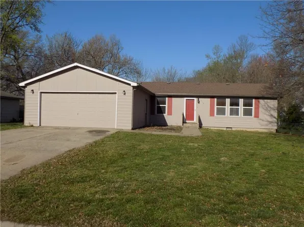 518 S Pine St, Ottawa, KS 66067
