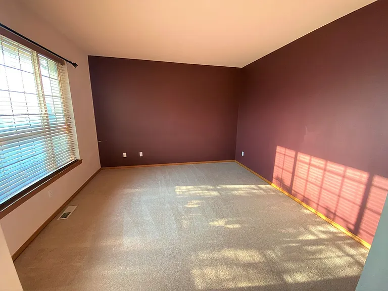 2405 N Lilac Way — Photo 6