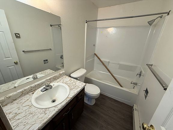 5th image of 422-428 8th Ave NE #424
