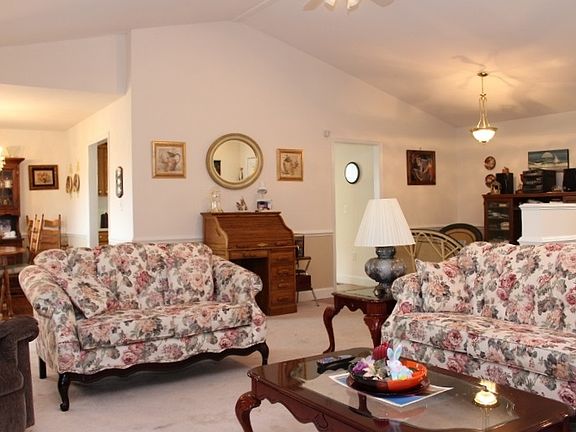 3rd image of 211 Mulberry Ln NE