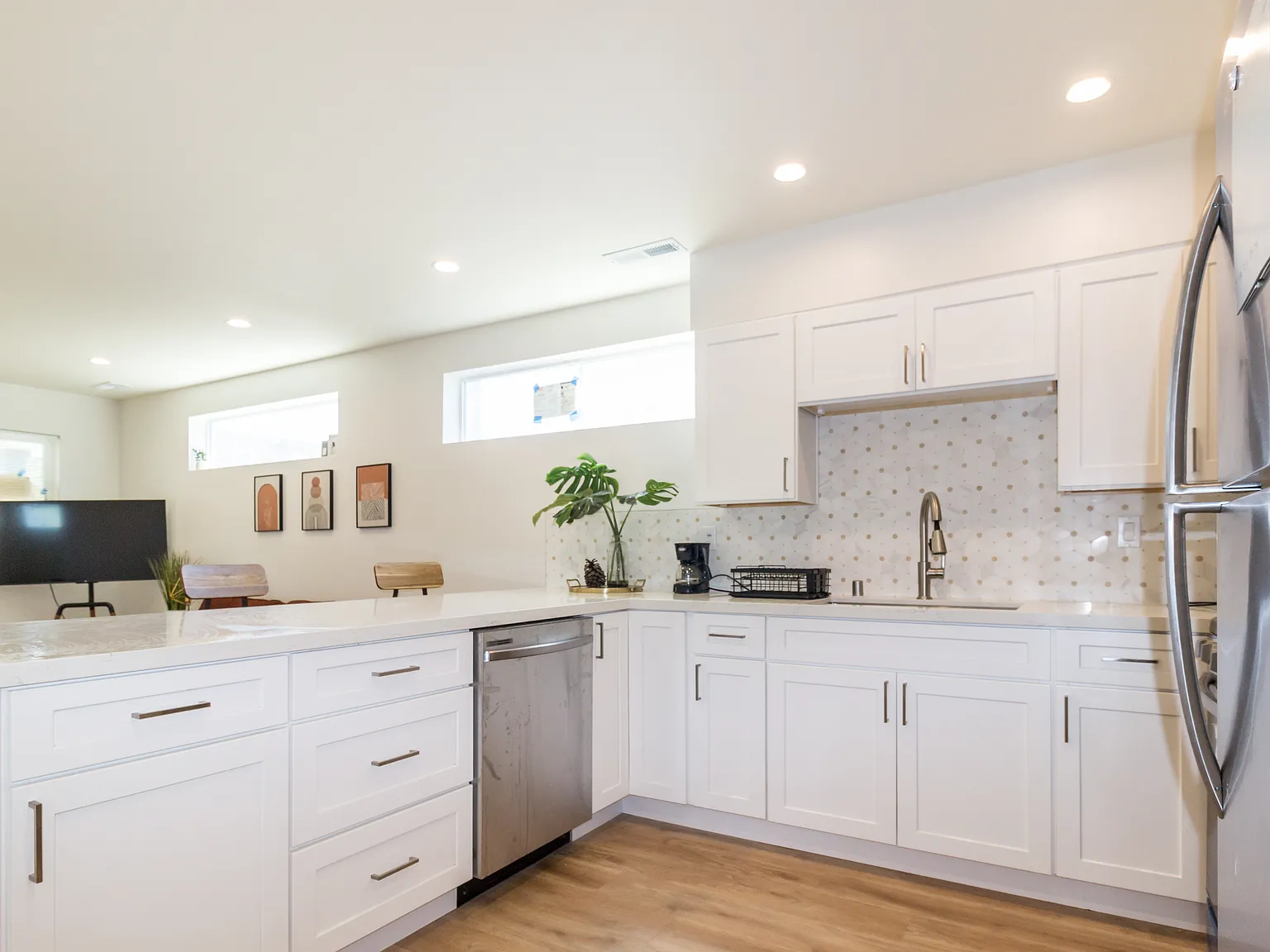 3 bed, 1200 sqft, $995 — Photo 2