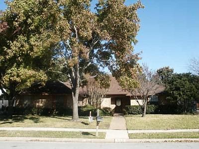 1st image of 520 Briarglen Dr