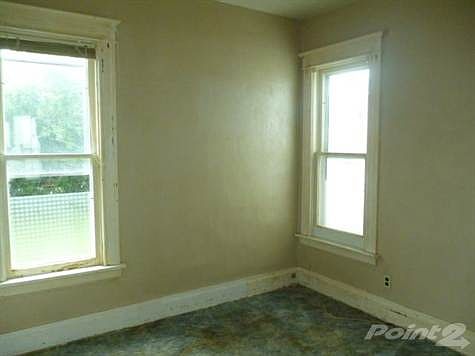 5th image of 109 S Cherry St