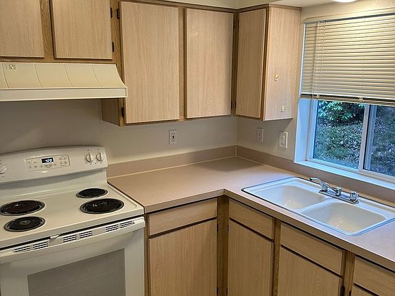 2nd image of 16990 NE 80th St APT 104