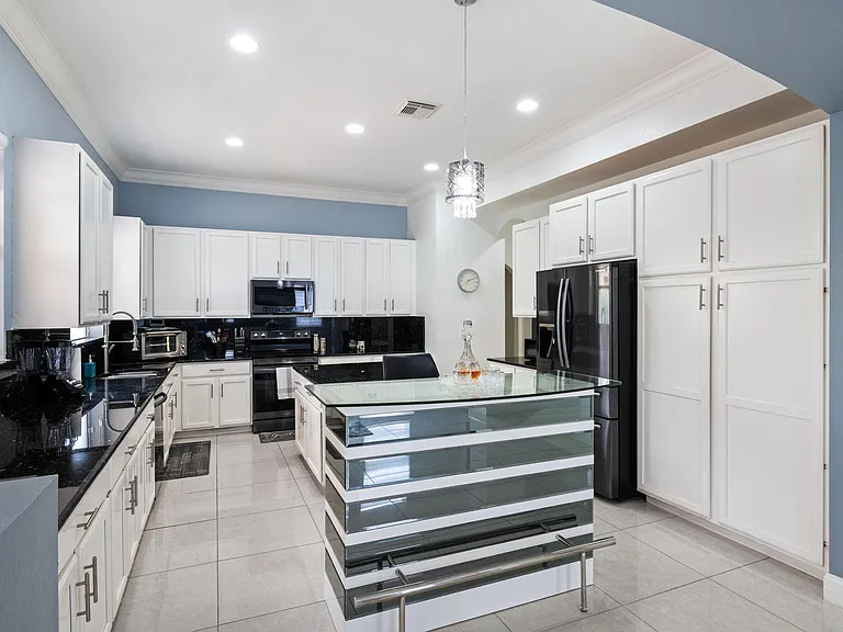 658 Cresta Cir — Photo 12