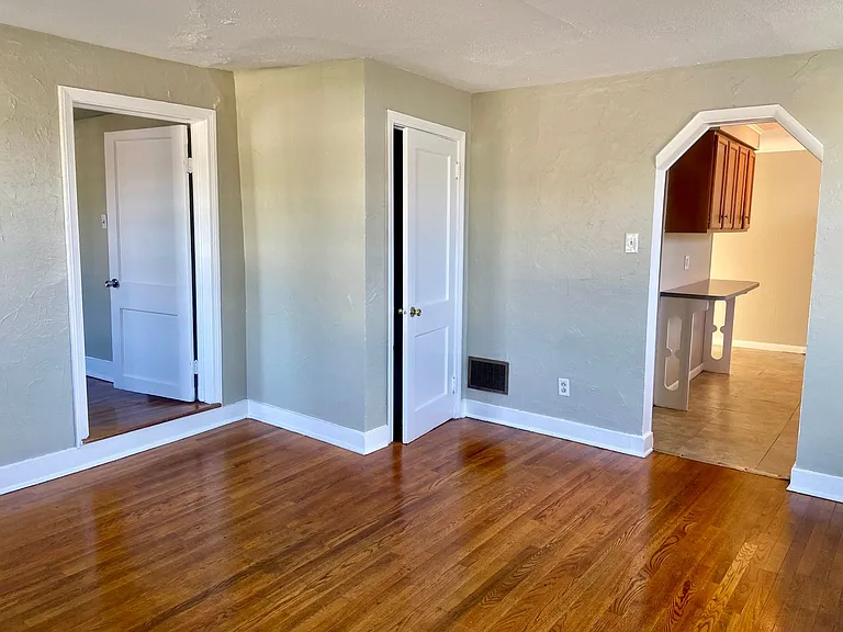 403-405 N Baltimore Ave #1 — Photo 4
